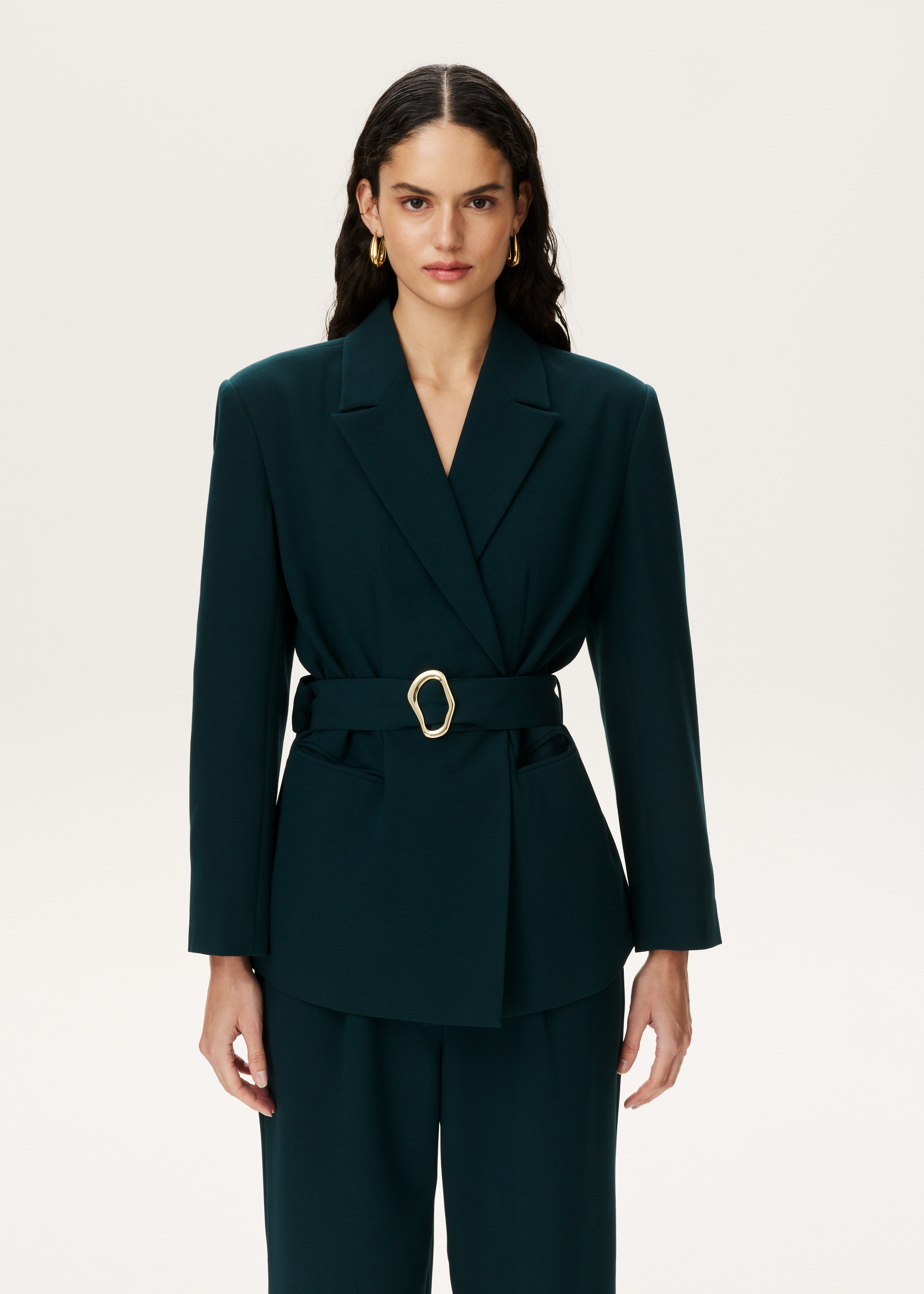 Getailleerde blazer met ceintuur