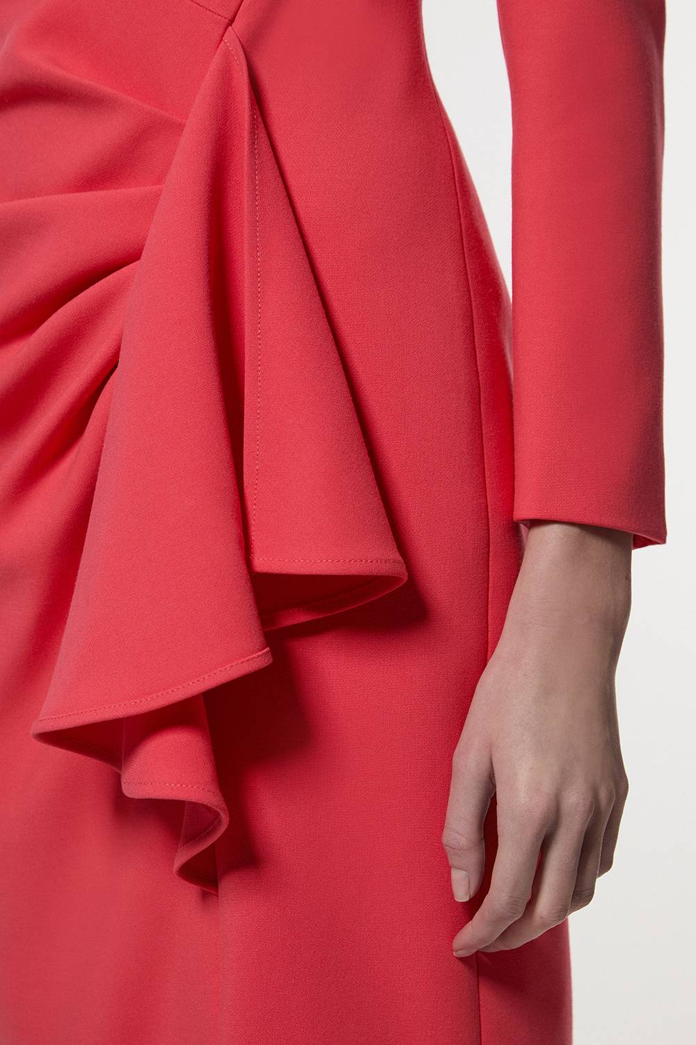 KarenMillen Robe midi drapée stretch compacte à encolure asymétrique