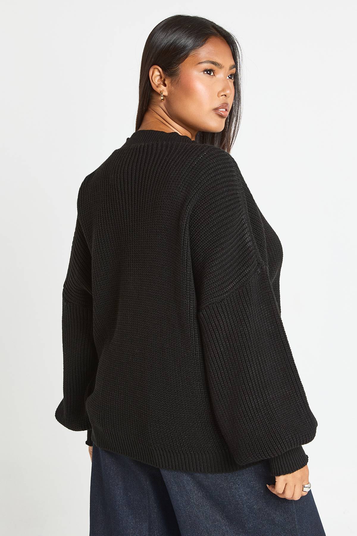 boohoo Cardigan en maille côtelée à manches ballon et bouton traversant Plus