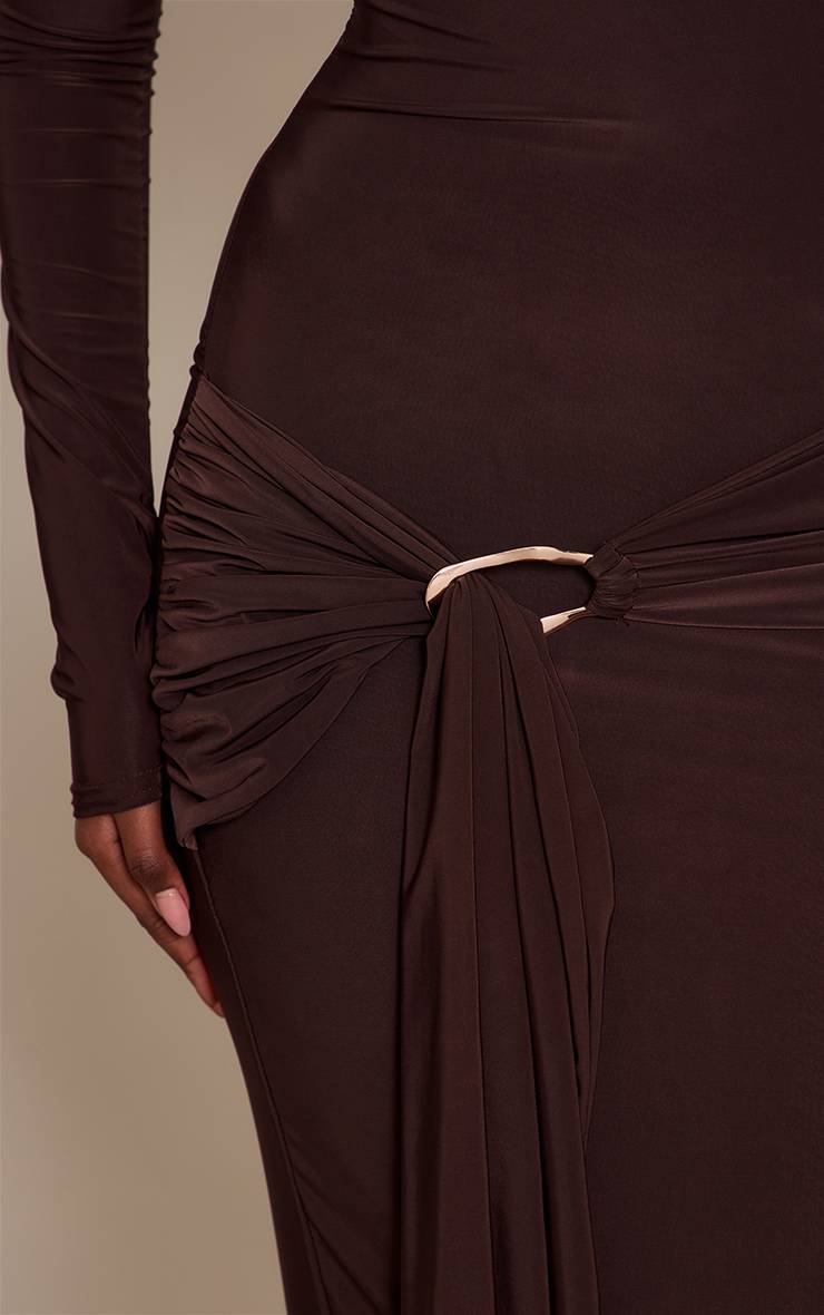 Chocolat Robe Maxi Portefeuille Épaules Dénudées En Tissu Slinky