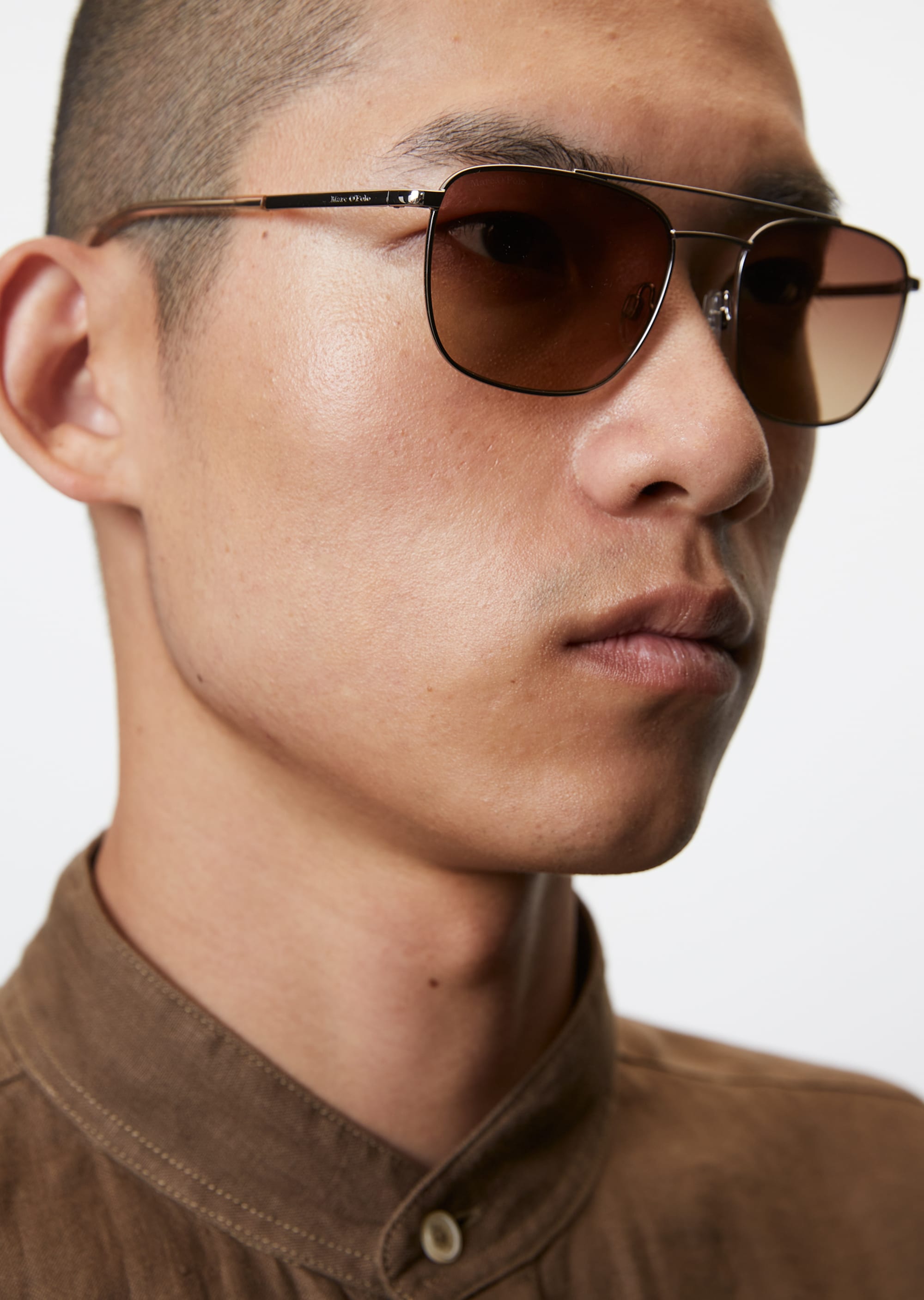 Moderne Herren-Piloten-Sonnenbrille mit filigranem Metallrahmen