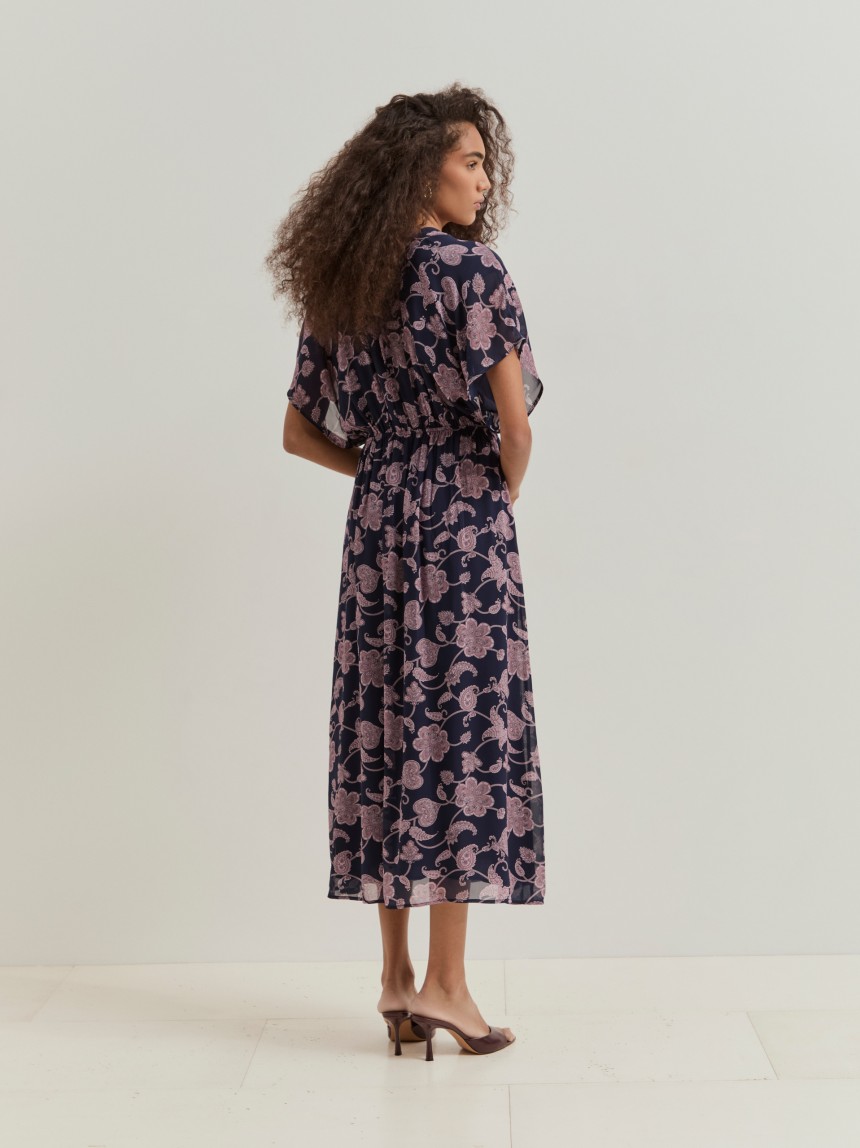 Vestido com manga morcego curta