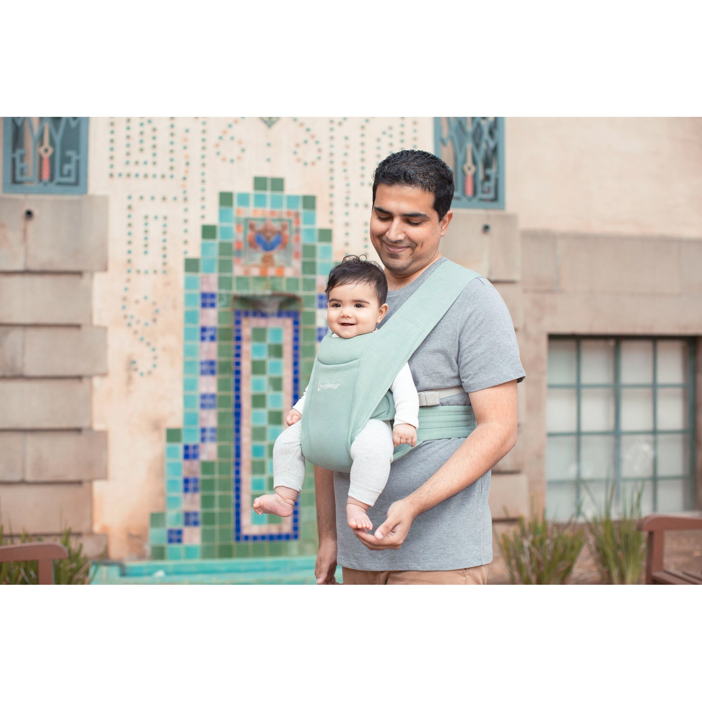 Ergobaby® Babytrage Embrace, 2 Tragepositionen jade