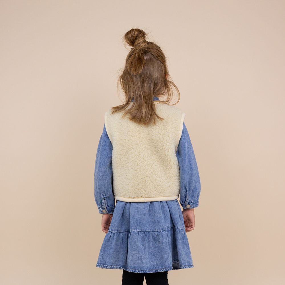 Moonrise kids wollen bodywarmer Danica beige met knoopje