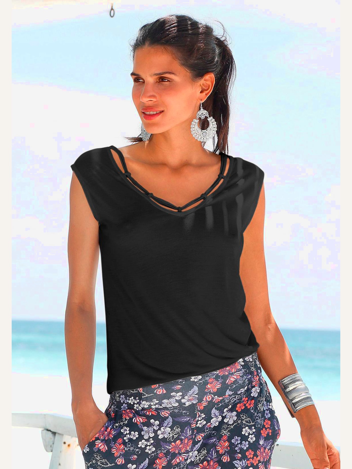 T-shirt col v avec cordons
