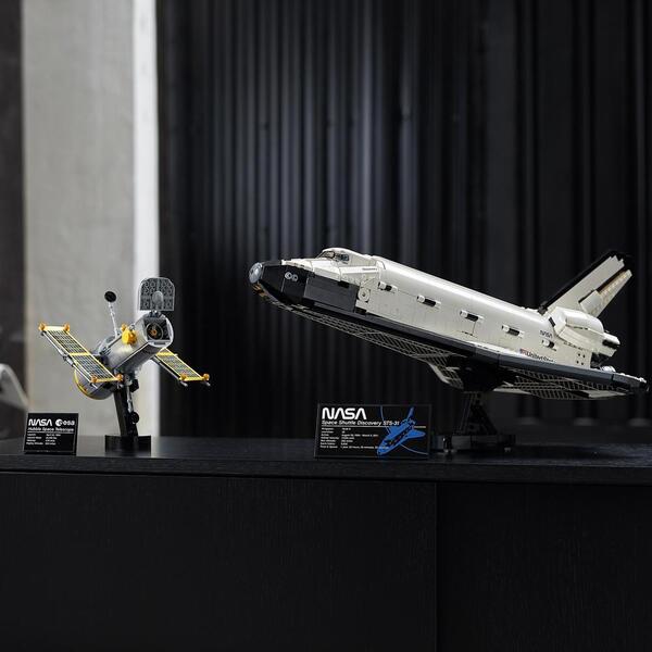 10283 - LEGO Creator Expert - La navette spatiale Discovery de la NASA