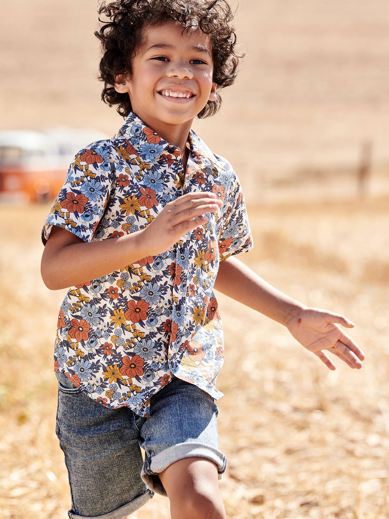 Camisa de manga curta com estampa floral para meninos, cor off-white