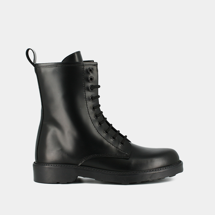 Boots à lacets et bouts ronds  en cuir glacé noir