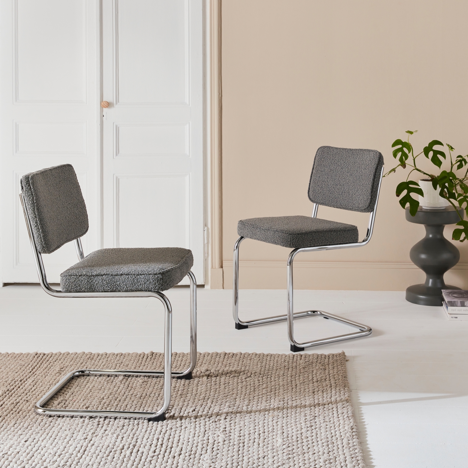 Lot de 2 chaises cantilever tissu bouclette texturée gris l46 x p54.5x h84.5cm