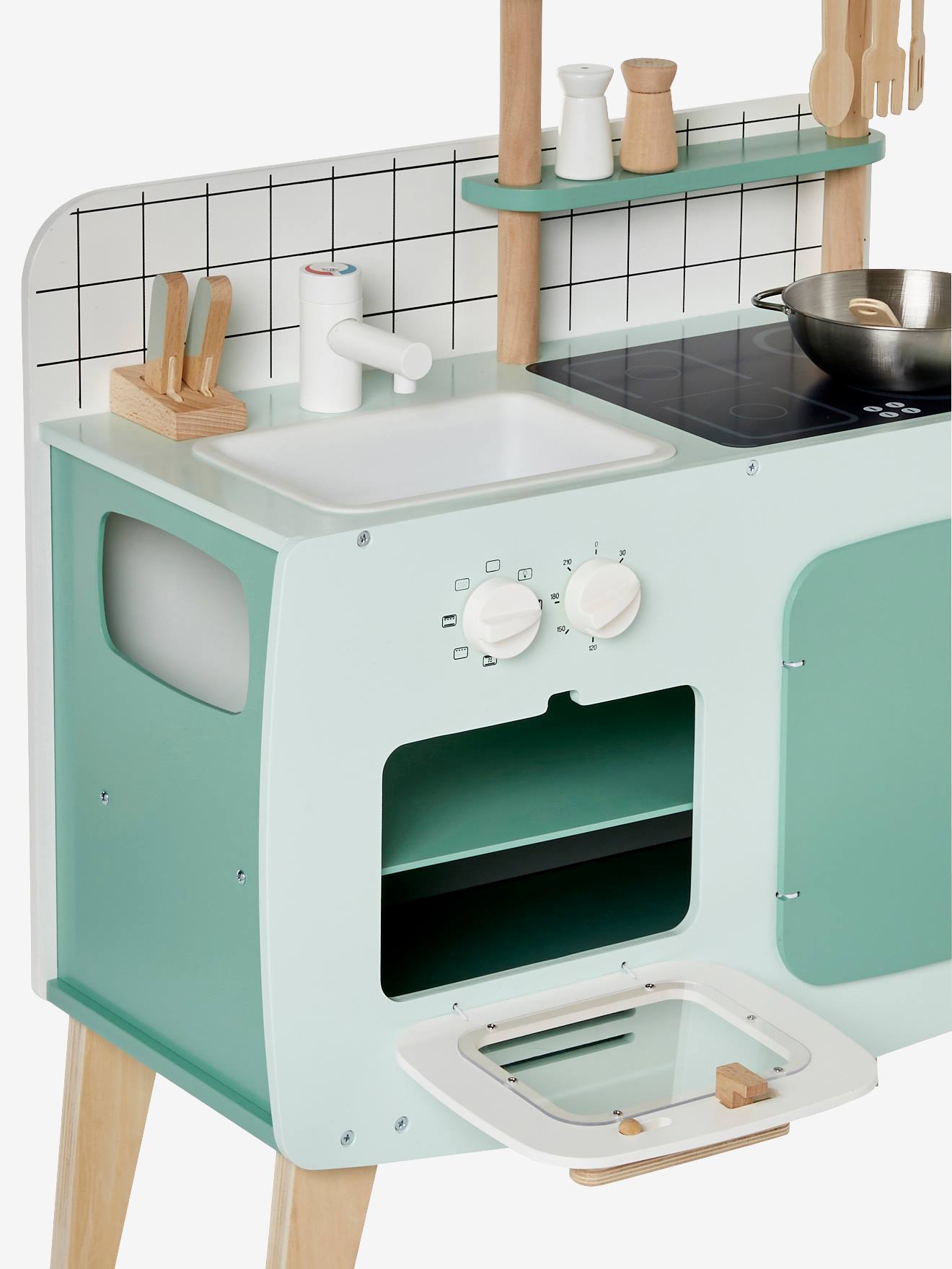 Cozinha de brinquedo de design, feita de madeira cor caramelo com certificação FSC®.