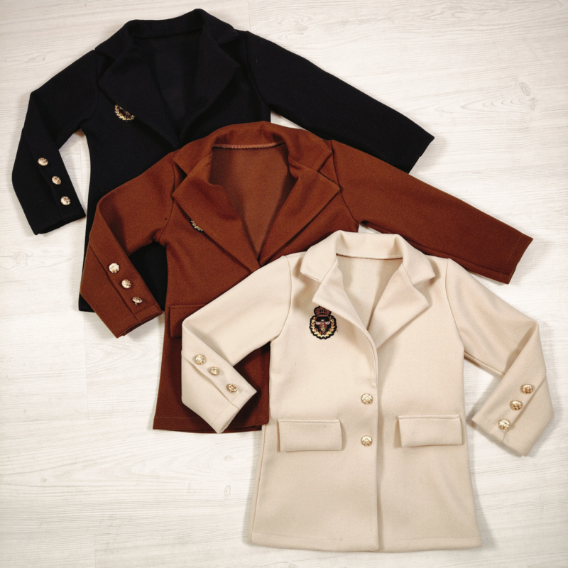 Detailed trenchcoat
