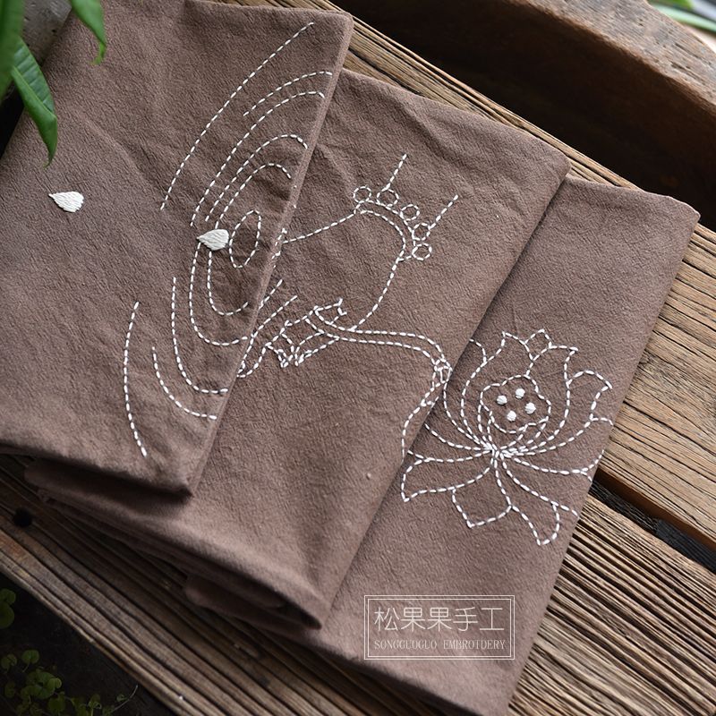 Embroidery Kingdom - DIY borduurpakket voor theetafelkleed