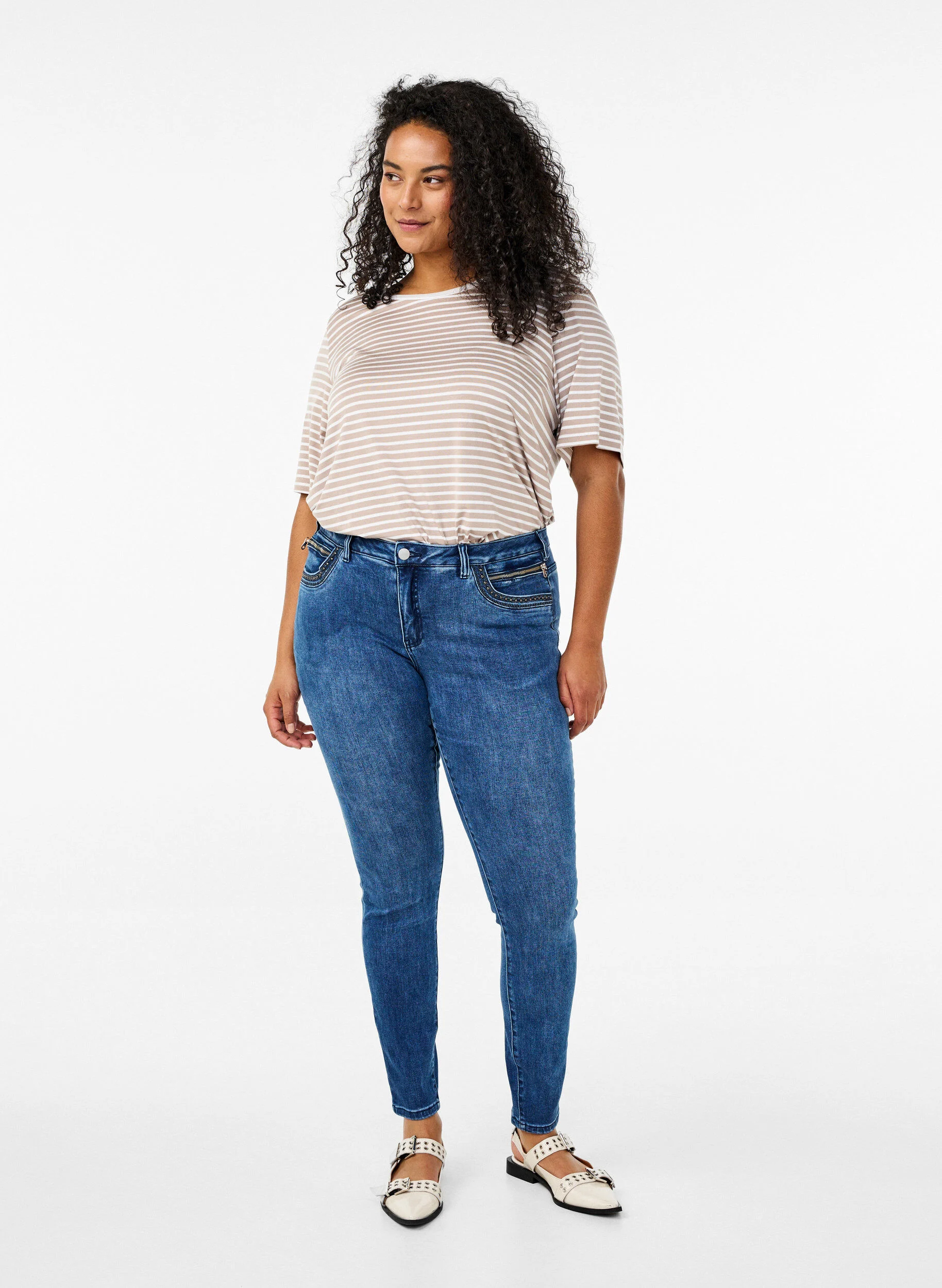 Super slim sanna jeans med nittedetaljer
