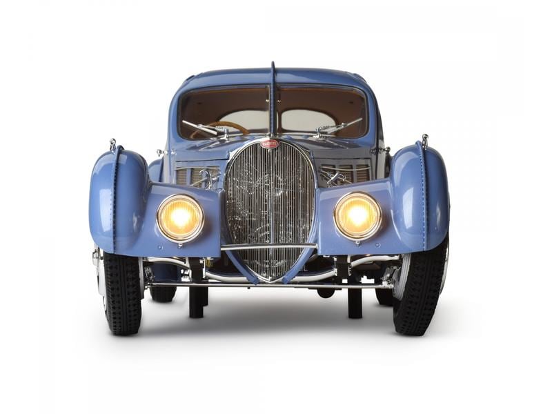 IXO Models Bausatz Bugatti 57 SC 1:8 Detailgetreuer Standmodellbausatz im Massstab 1:8