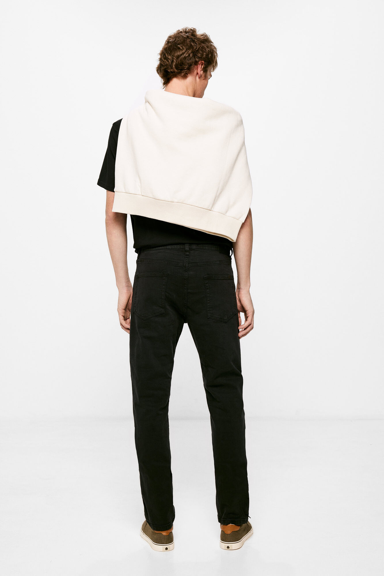 Calça de cinco bolsos com lavagem slim-fit