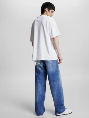 Camiseta oversized com logo da faculdade
