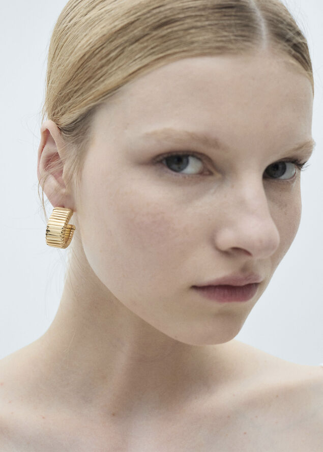 MANGO Textured hoop earrings Gold