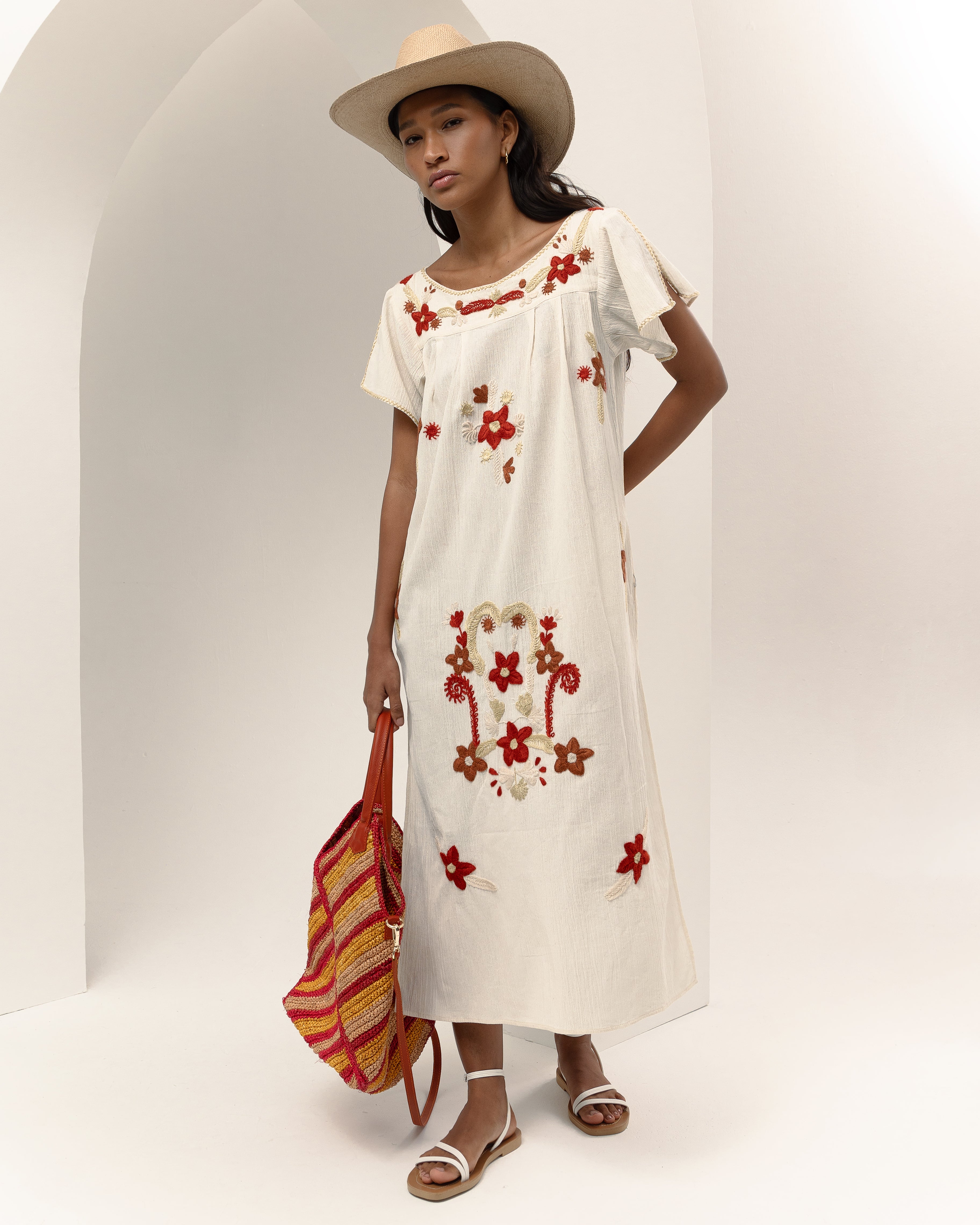 Robe maxi brodée à la main