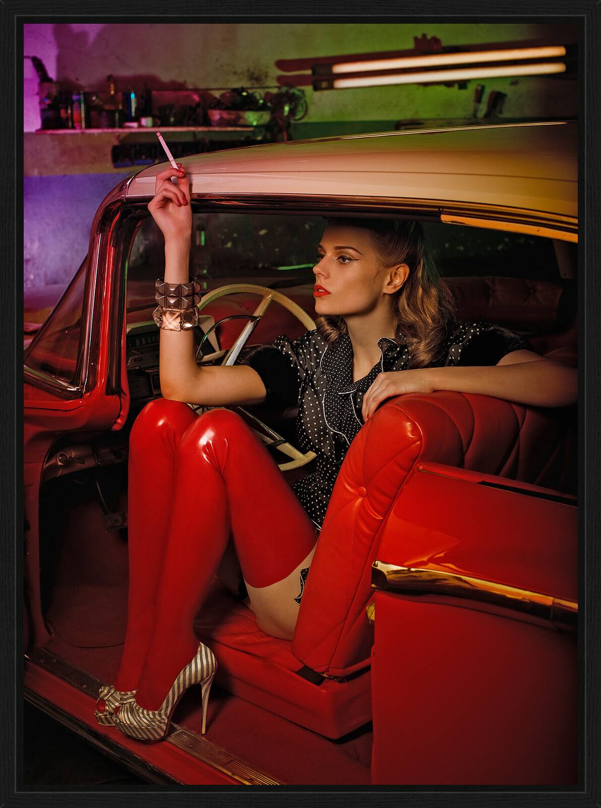 Lady in red by Sacha Höchstetter - Limited Edition. Edition of: 150. Signed.