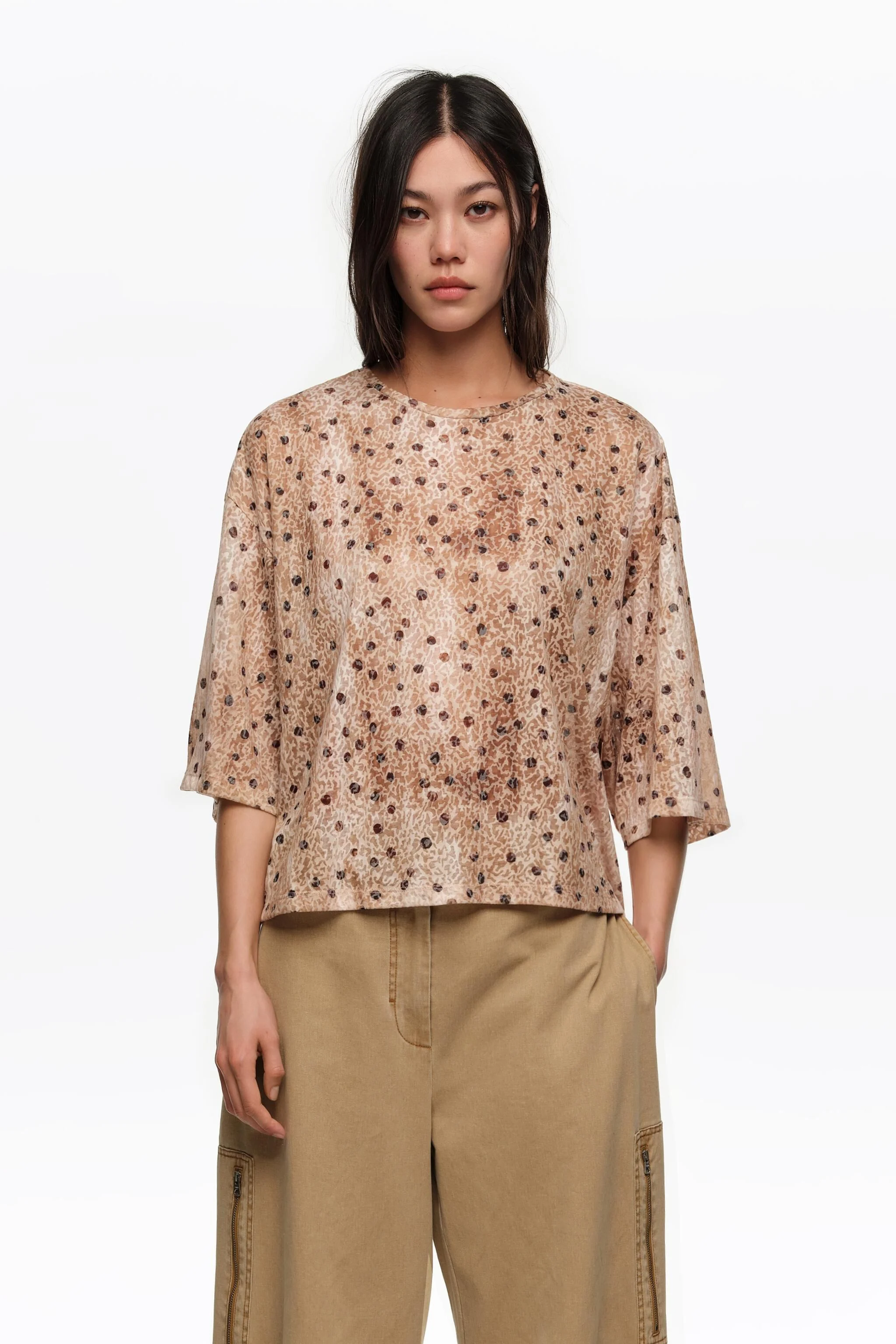 Camiseta quadrada devoré com bolinhas em aquarela