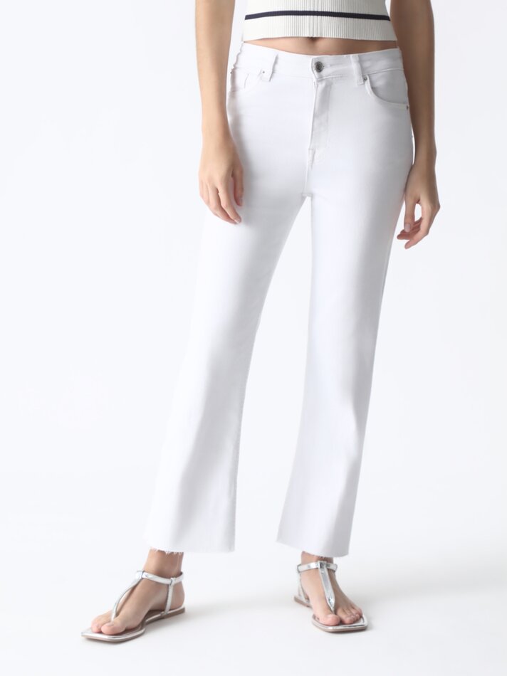 Calça jeans flare curta - Branca
