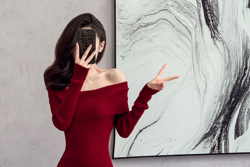 Dragan Pulse - Off-Shoulder Lange Mouw Effen Geribbelde Midi Gebreide Zeemeerminjurk