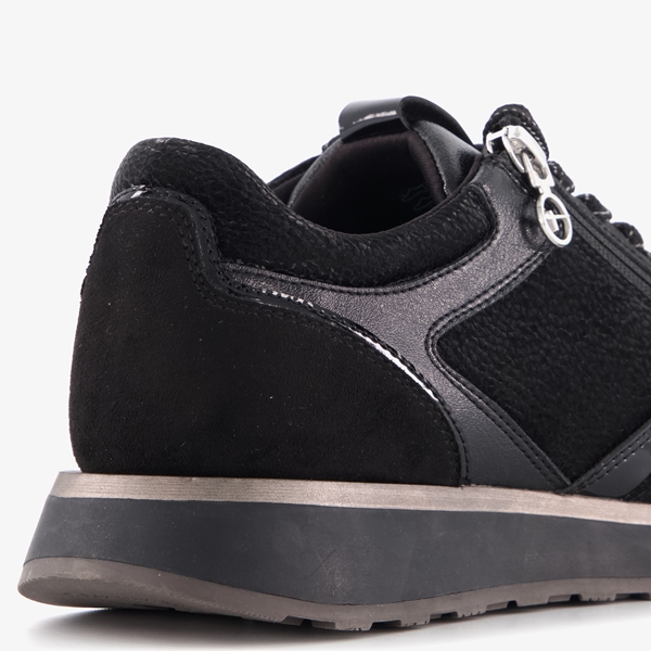 Tamaris dames sneakers zwart met lak detail