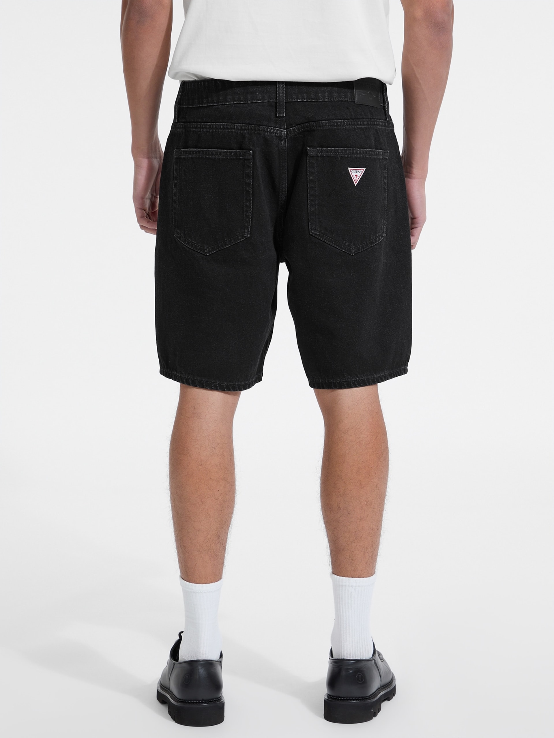 Shorts jeans pretos de corte reto