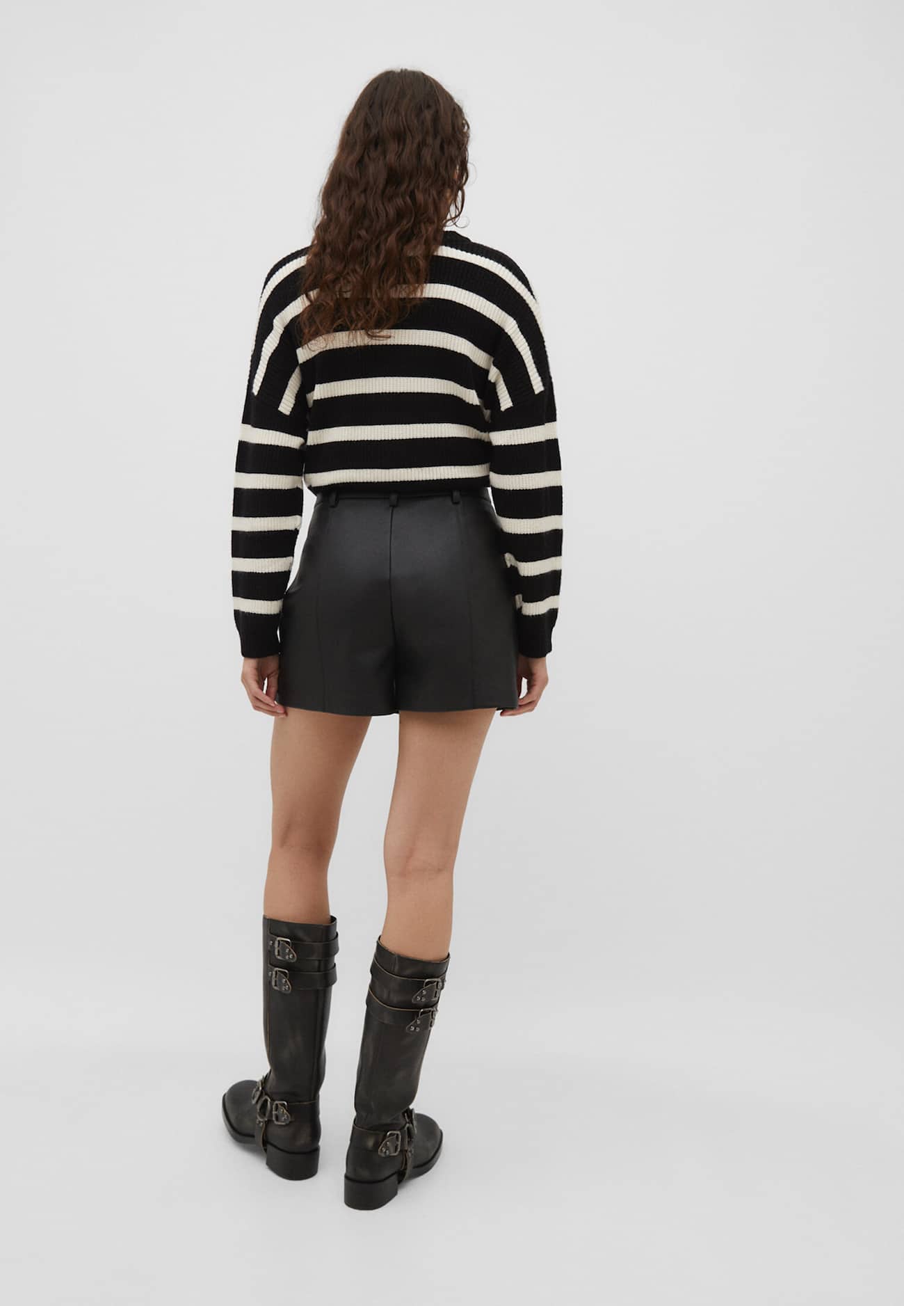 shorts de couro sintético