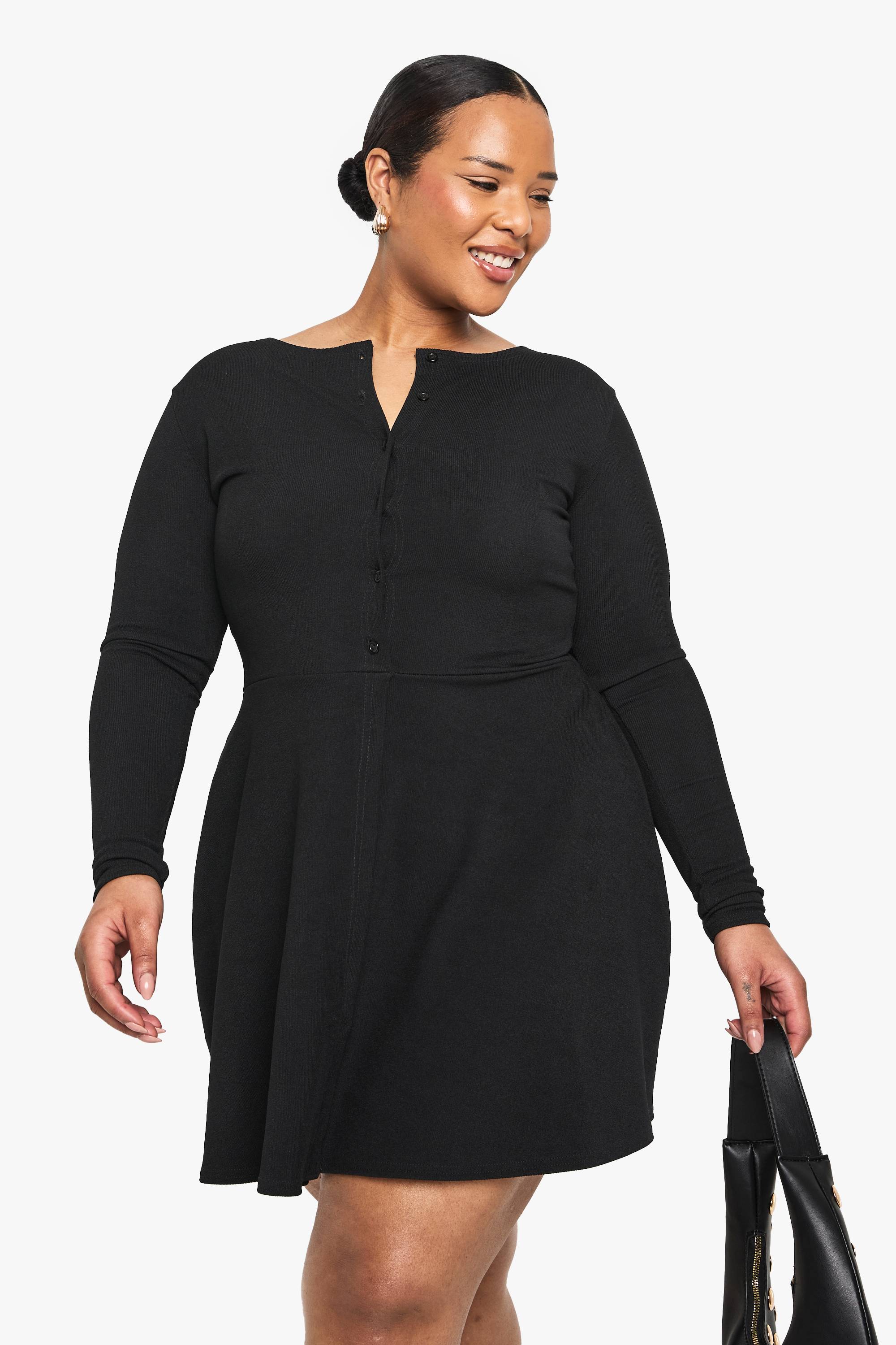 boohoo Robe mini skateur grande taille à côtes et boutonnée