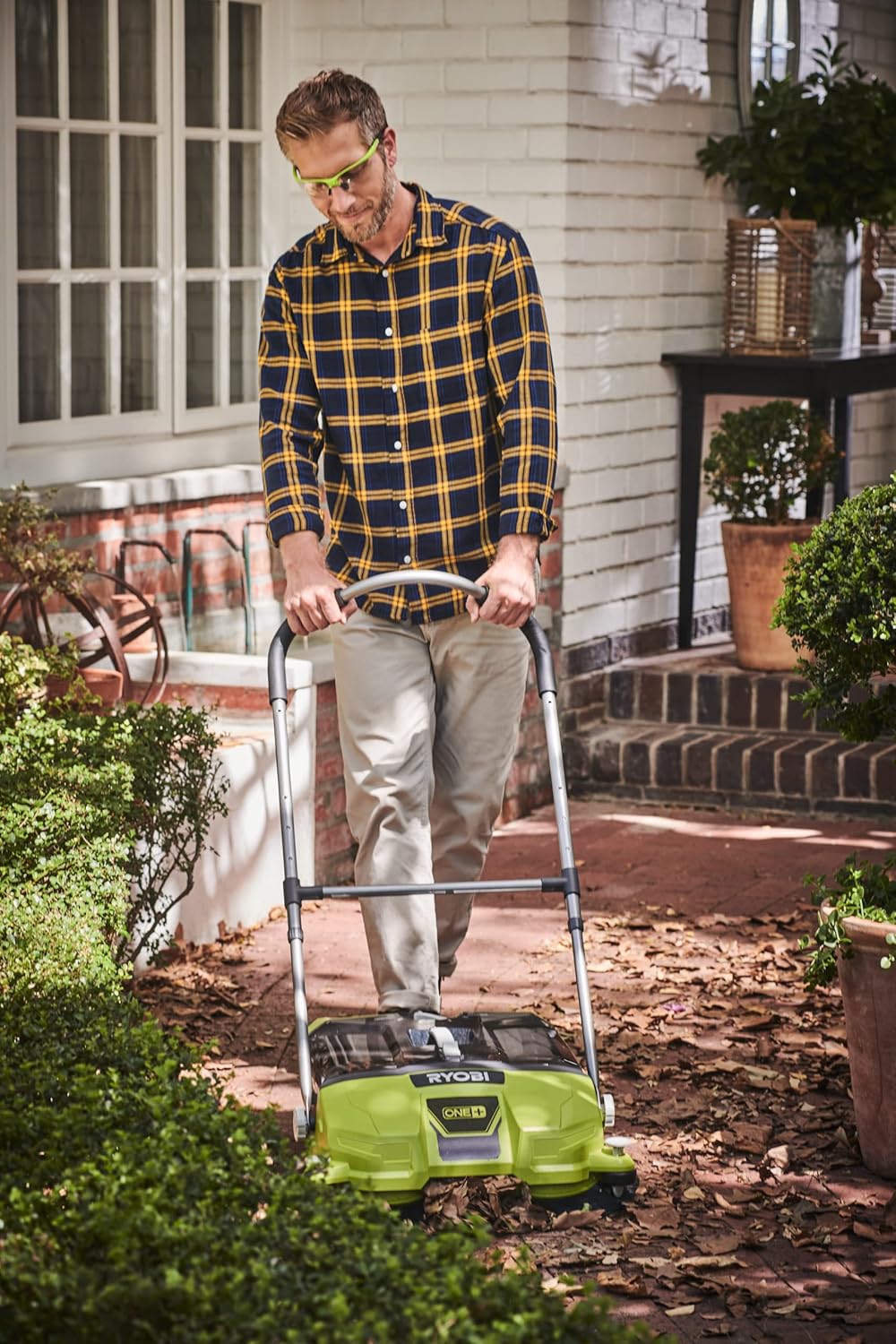 RYOBI 18 V ONE+ Akku-Kehrmaschine R18SW3-0 (Kehrbreite 53 cm, Kickschalter, Auffangbehälter 17 l, ohne Akku und Ladegerät im Karton)