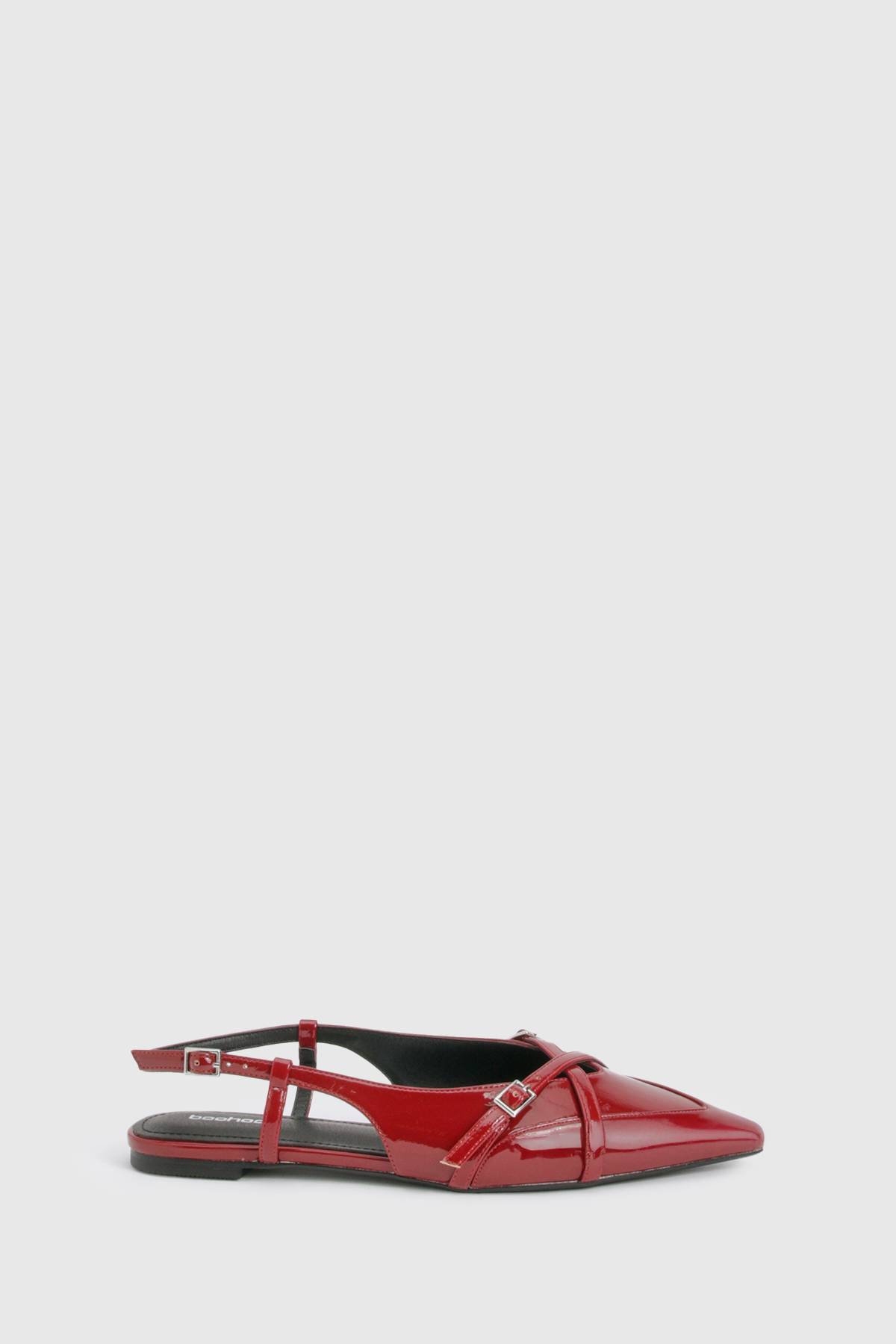 boohoo Ballerines Pointues à Détail de Sangles Croisées