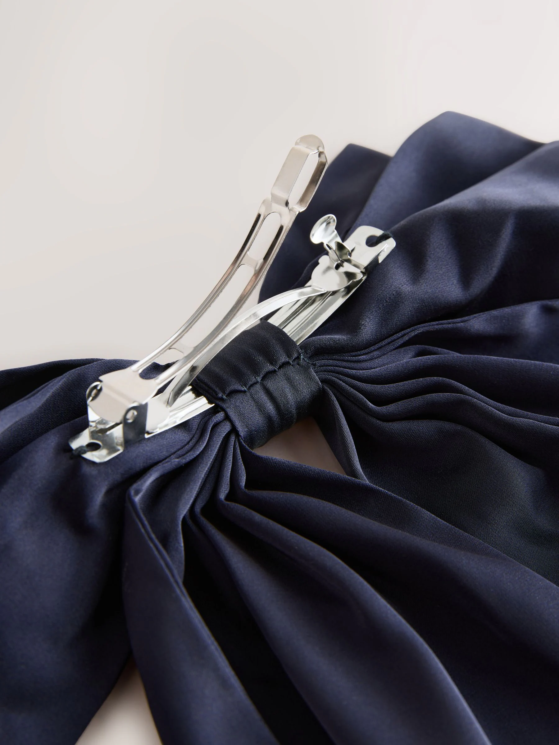 Marineblauw satijn - Haarspeld met strik