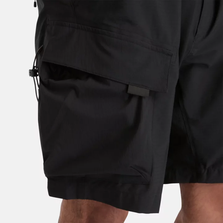 Short coupe-vent extensible à séchage rapide pour homme en noir