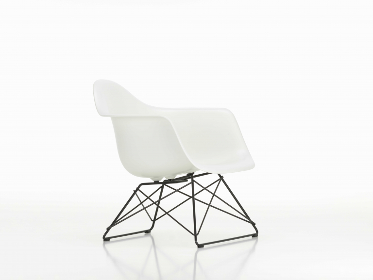 Vitra Eames LAR loungestoel zwart onderstel, Rusty Orange