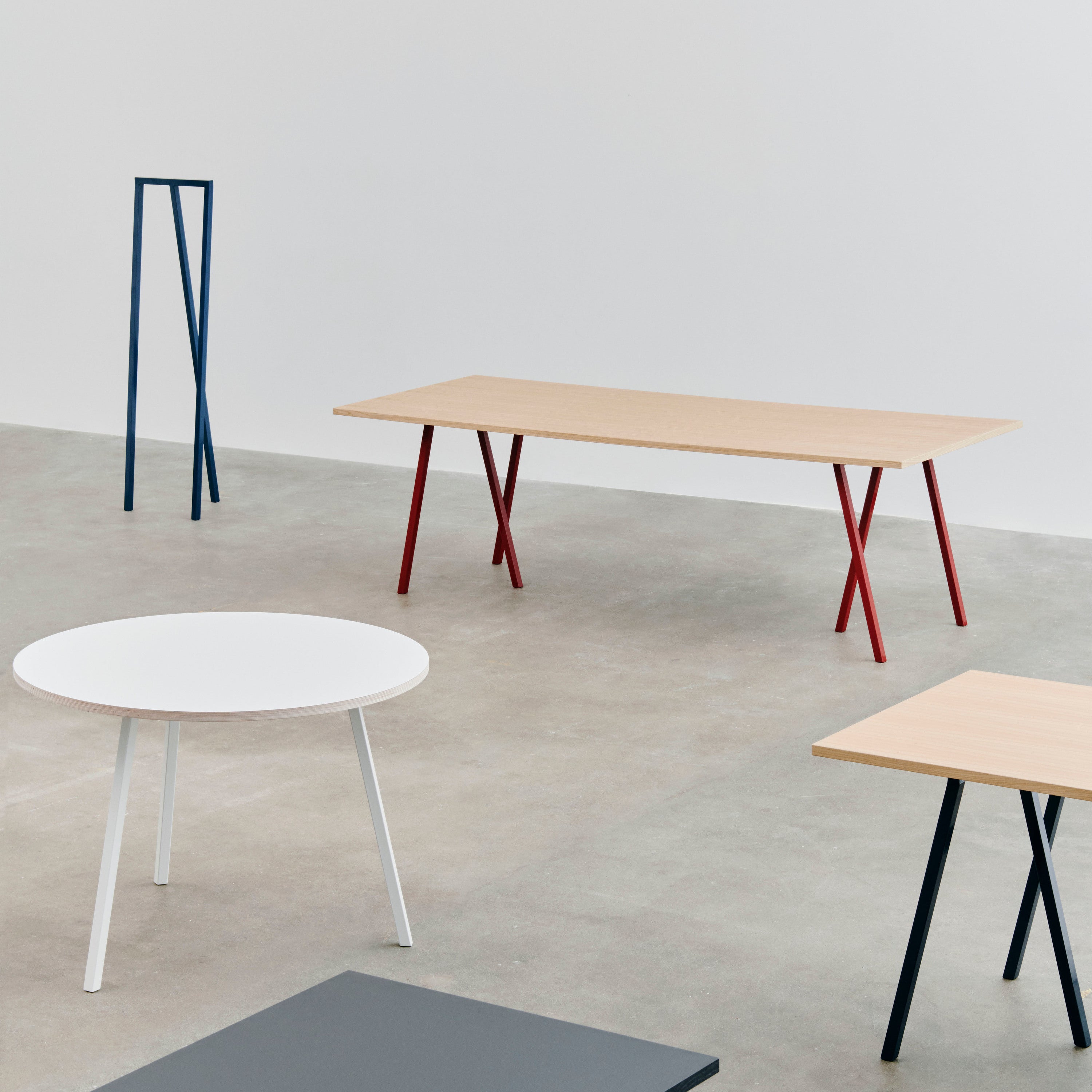HAY Loop Stand Eettafel 160 x 77,5 cm - Maroon Red