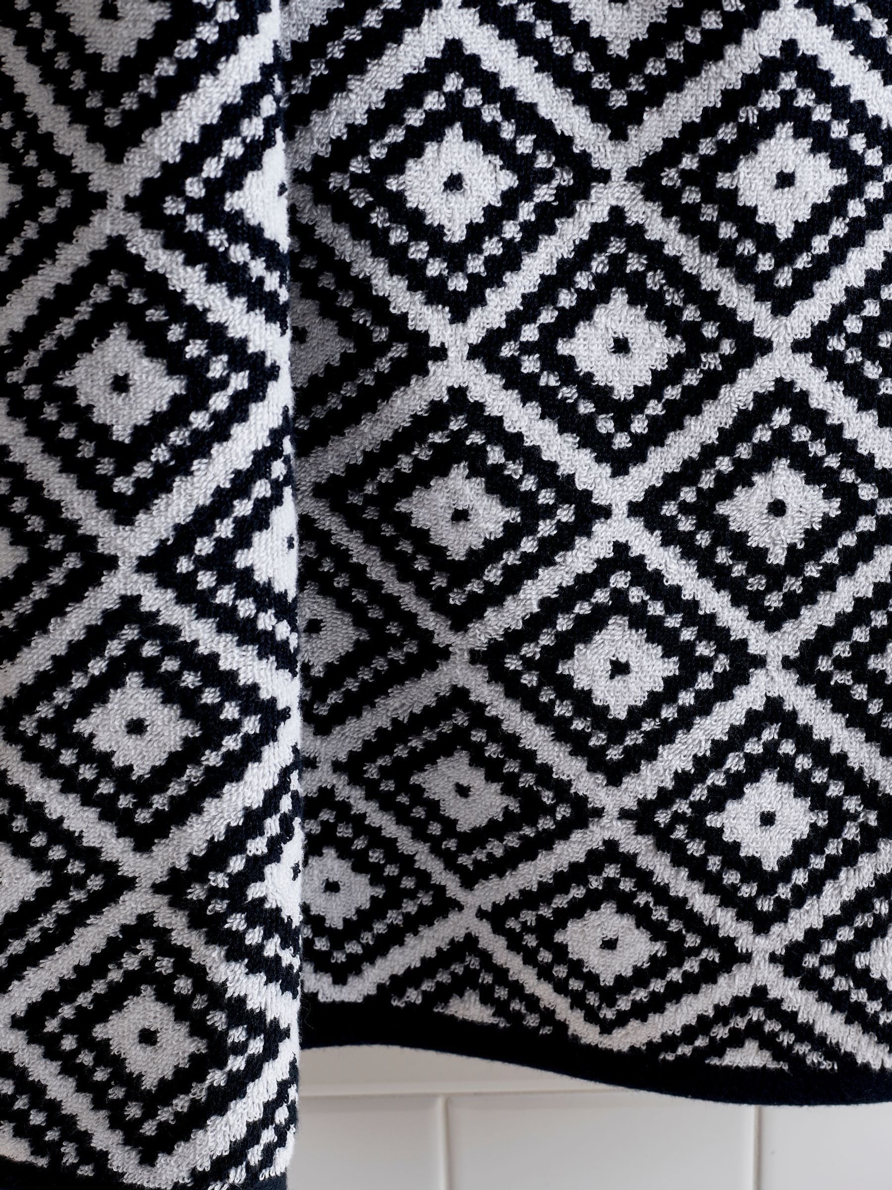 Handdoek van 100% katoen met schuine-ruitprint