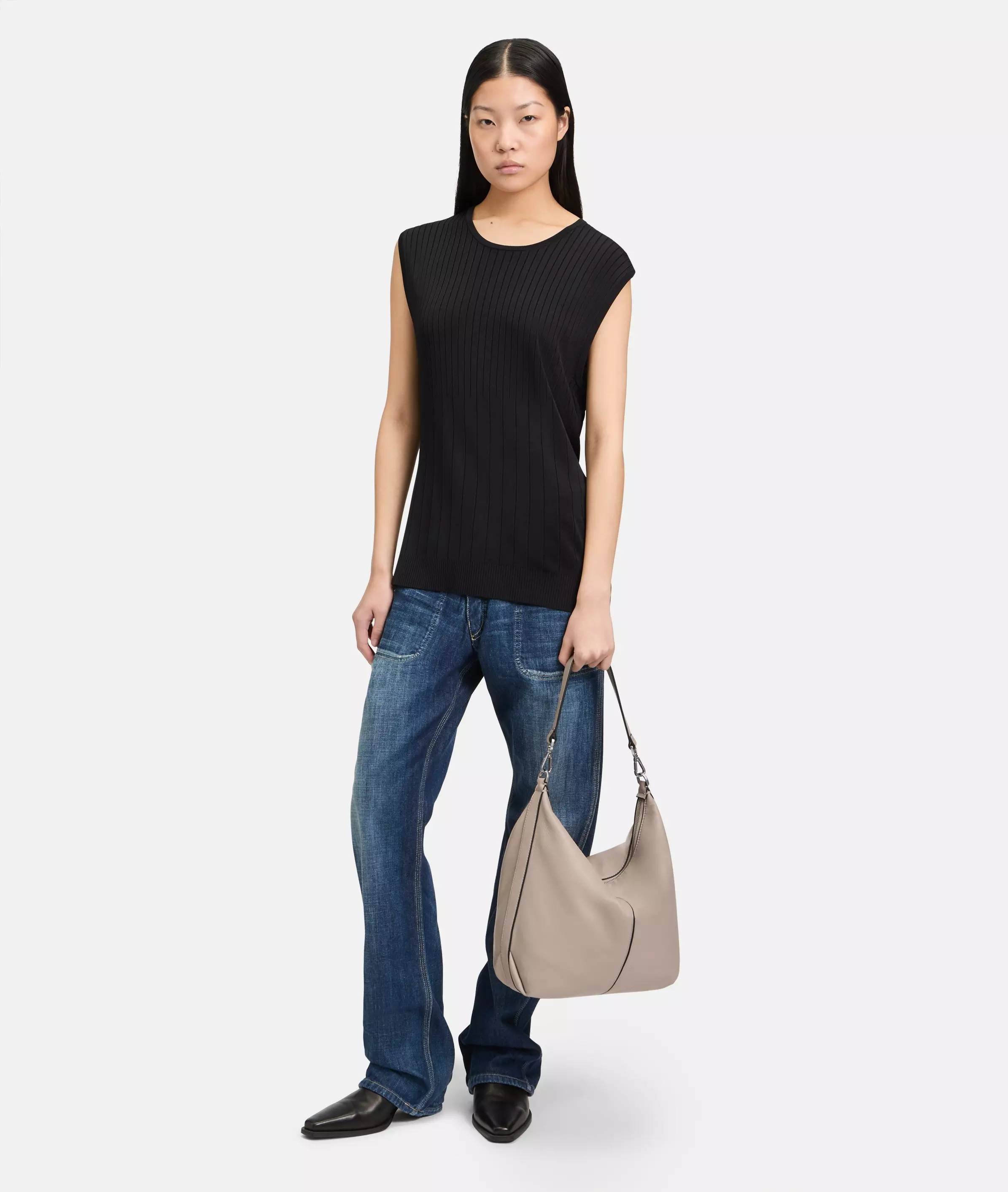 Paris Hobo M Spacious leather hobo bag