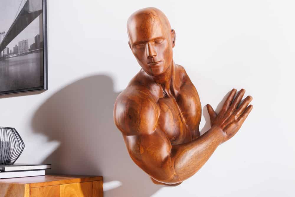 Massive Wandskulptur SOUL 60cm braun Mangoholz Wanddeko Athleten-Figur
