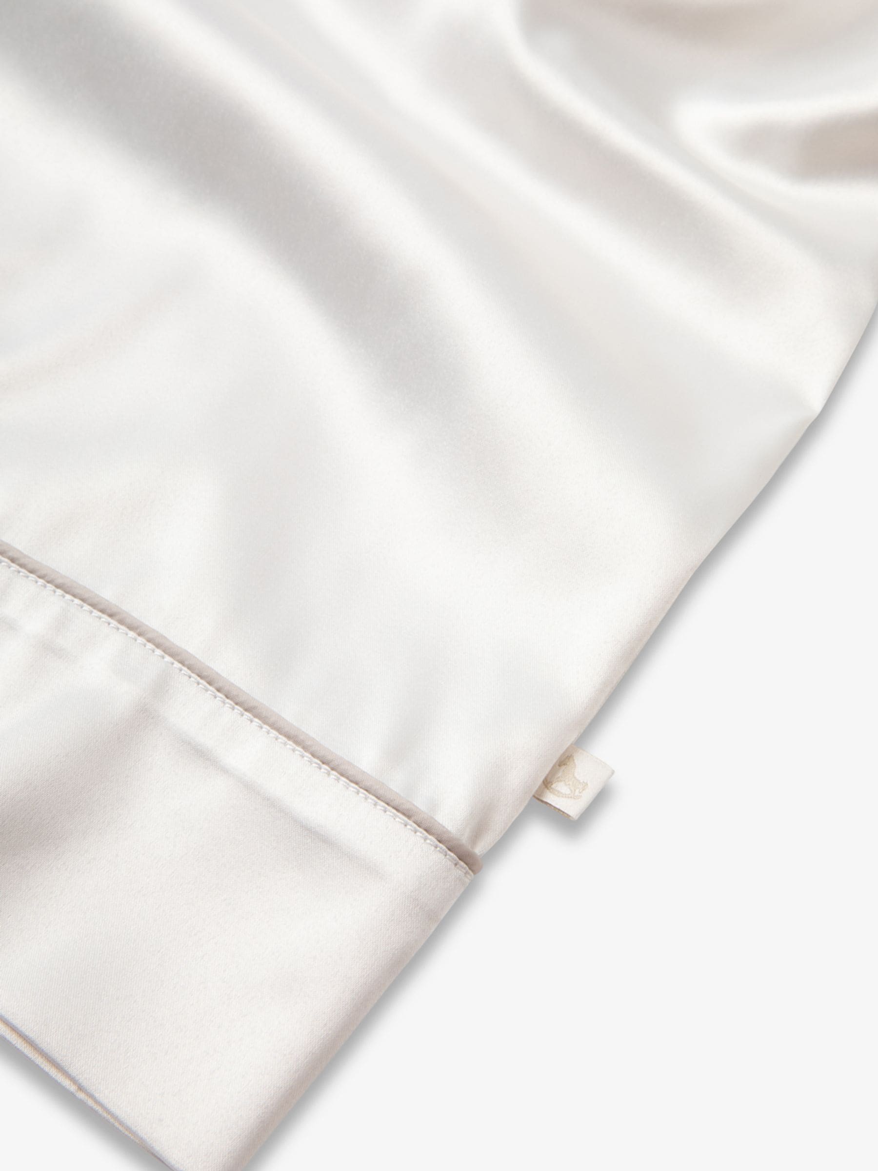 Crème - The Little Tailor Satijnen Pyjama met Knoopsluiting voor Kerstmis