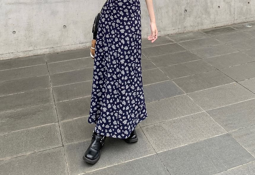 Trendycas - Effen imitatieleren jas met kraag en rits / Maxi-jurk met spaghettibandjes en bloemenprint