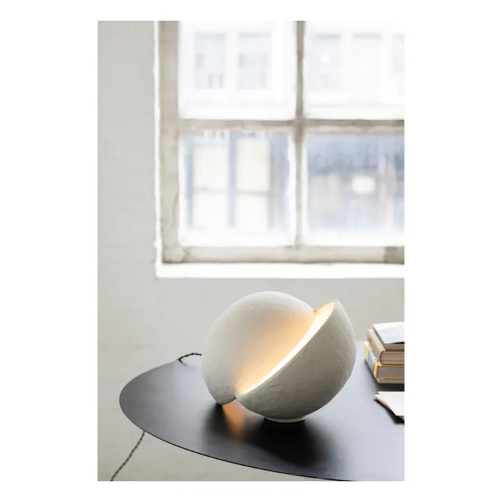 Serax Lampe à poser Earth ronde en papier maché | Blanc