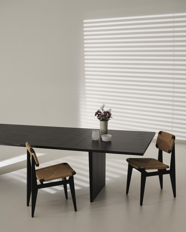 Gubi Private dining eettafel 260x100 brown/black ash