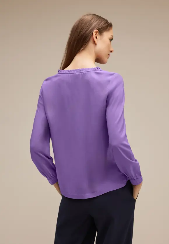 Unifarbene Bluse mit Rüschen - lupine lilac