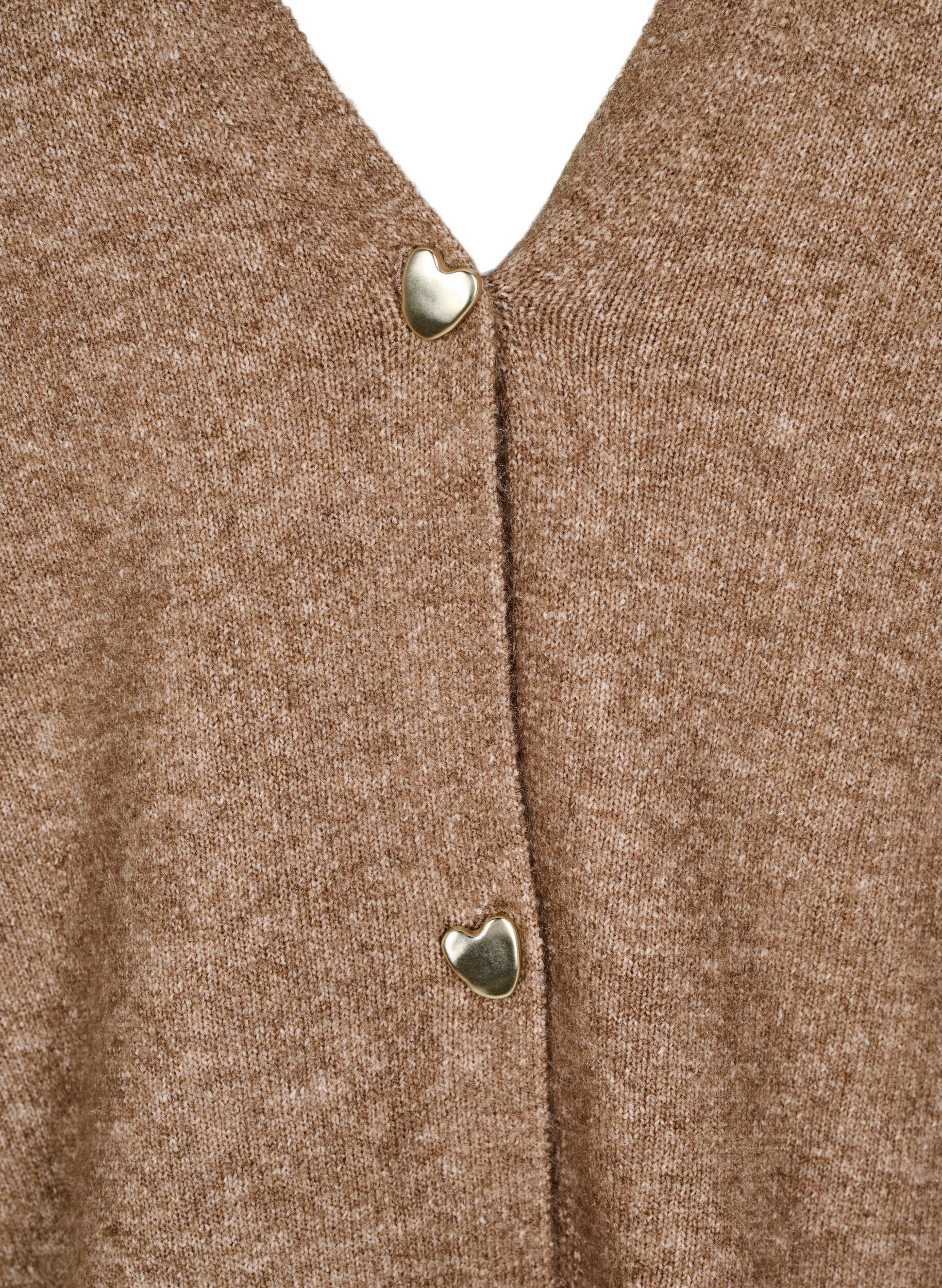 Strik cardigan med uld og hjerteknapper