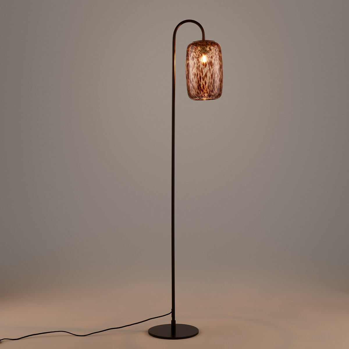 LA REDOUTE INTERIEURS<br>Luminária de chão em metal e vidro âmbar, Toleco