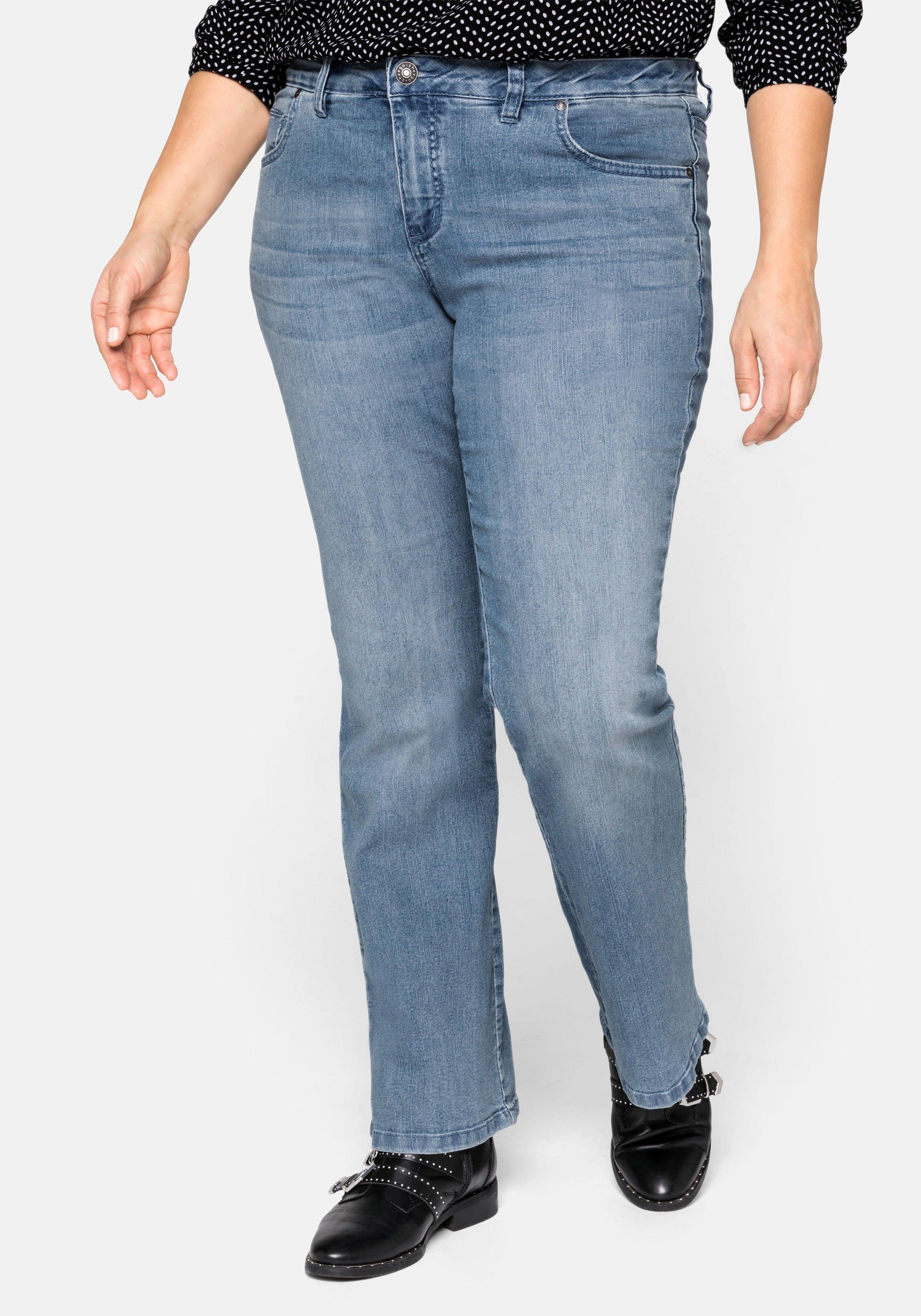 Bootcut-Jeans in 5-Pocket-Form, mit Used-Effekten