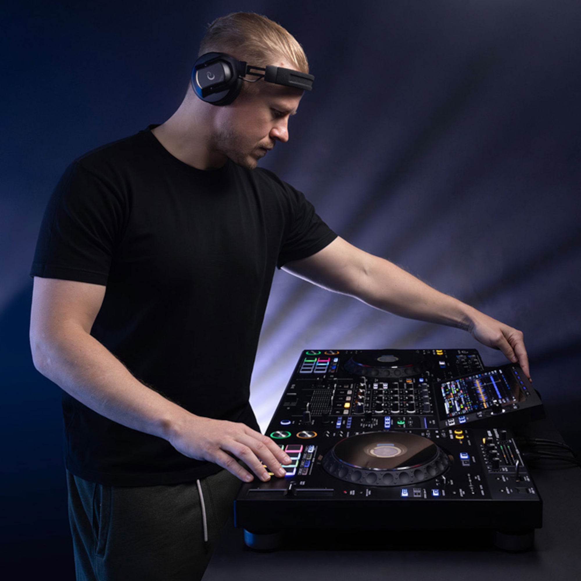 AlphaTheta XDJ-AZ met Flightcase