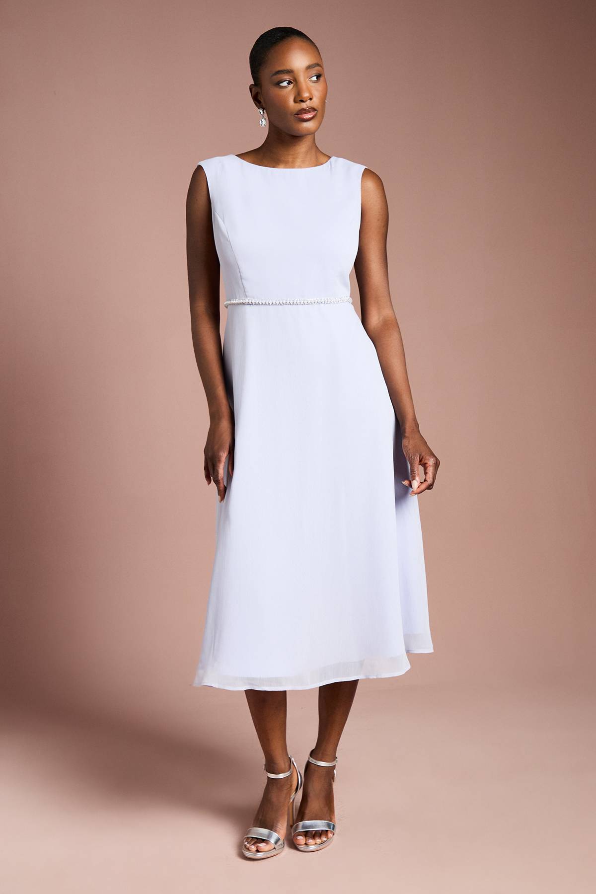 Coast Robe en Georgette avec Cape Détachable et Détails de Broche Diamantée