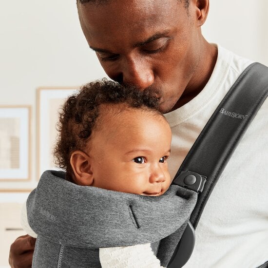 Porte-bébé Mini   Gris Foncé Jersey 3D        de               BabyBjörn